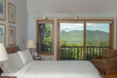 Mountain Top Resort Brookside Guest House master bedroom
