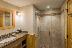 Mountain Top Resort  Luxury King Cabin Bathroom