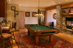 Mountain Top Resort Jewel Guest House billiards room and bar