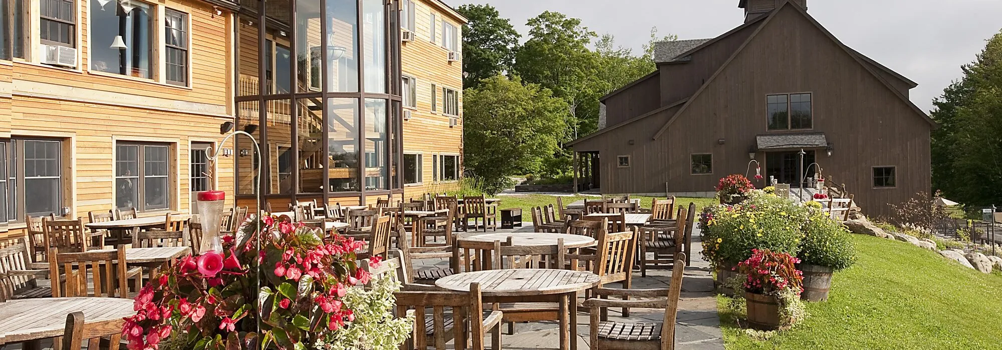 https://mountaintopinn.com/wp-content/uploads/2023/08/MtTopExt__56CS_terrace2wrdbarn-e1691519370561.jpg